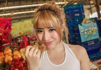 AISS爱丝(钻石版) – 这就是小曼的女骑士写真全集，骑士精神了得，我却只想关注她的盔甲。