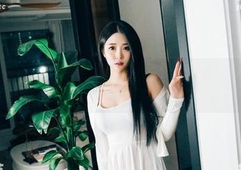 这高清壁纸上的Bomi(普美)花嫁，太有她的味道，想必有很多人会为她捧场吧。
