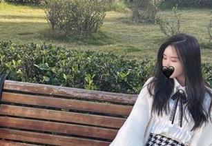 微密圈 – 黑丝儿油亮的July芝岚，合集里的每一幅都像是在挑逗我的神经