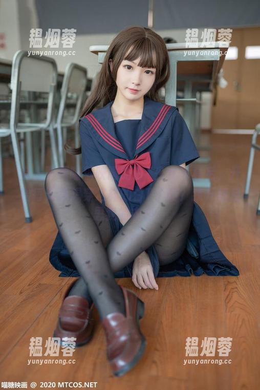 有人下载喵糖映画的白T少女写真后，开始每天都想穿这样的白T了吗？我开始反思我的衣柜。