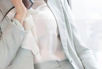MiStar魅妍社 – Miki兔的美腿在这张美图上，天然的优雅感透过屏幕扑面而来。