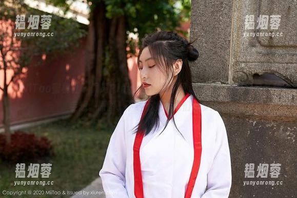 MiiTao蜜桃社-佩琦Pinky MiiTao蜜桃社 - 佩琦Pinky的长腿不仅走得远,还能勾起各种妄想。原图、下载不负责你们的梦想。