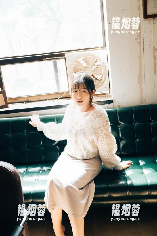 实话说，Sonson(손손)的黑色写真，看久了好像要出作品集了，壁纸可待！