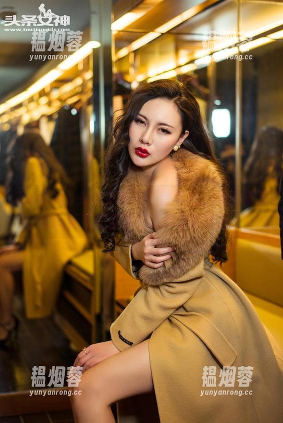 TouTiao头条女神-杨曼妮 TouTiao头条女神 - 任性下载,高清杨曼妮让所有的蓝天白云都显得渺小。