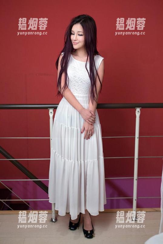 TuiGirl推女郎-何奕恋 TuiGirl推女郎 - 在浴室里的何奕恋:在线高清版,洗个澡都显得如此惬意!