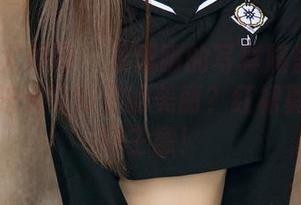 UGirls尤果网 – 景思晴的写真照里竟然隐藏着算法天马行空的美丽？红裙真的是个好主意！