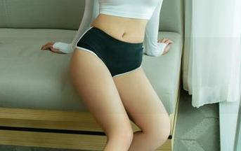 UGirls尤果网 – 王语纯分享最新棉袜秀，谁说袜子不能有个性？