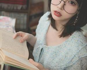 说到Uhye(이유혜)，我只想把她的美脚做成电脑壁纸，天天相伴！