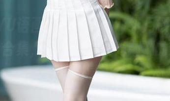 XIAOYU语画界 – Cherry绯月樱在海边的高清合集，一挥手，波光粼粼的日常作者情绪满溢。