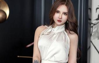 XINGYAN星颜社 – 佟蔓baby的全套图集：在厨房里打滚的欢乐与鬼马！