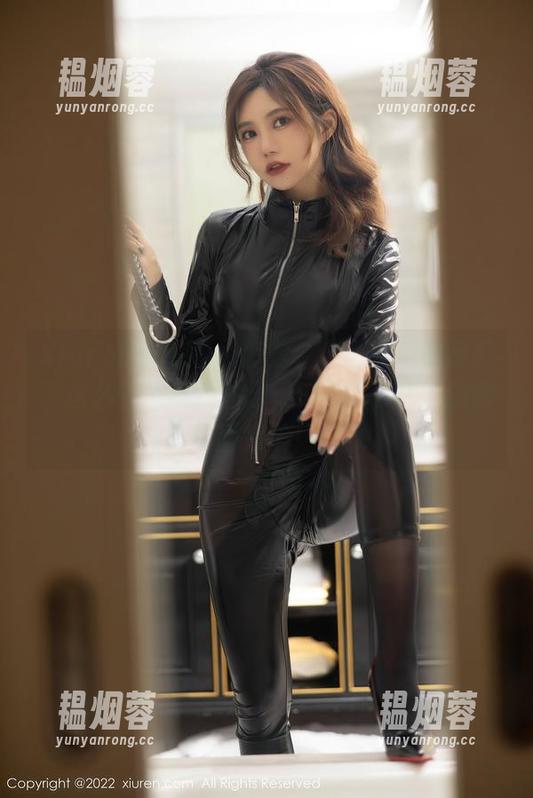 Xiuren秀人网 - 怎么会有人在皮衣里藏了这么多气质？注意，Elise谭晓彤的套图来了！