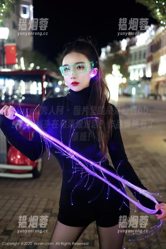 Xiuren秀人网-呆呆的瑞bb Xiuren秀人网 - 图片里的呆呆的瑞bb,沙滩上似乎在和海浪对话?作品竟然有了情感!
