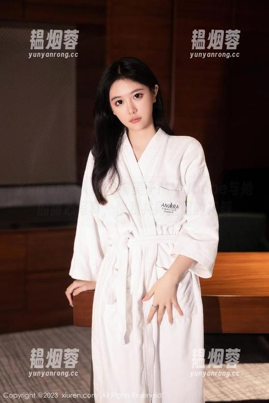 Xiuren秀人网 - 糯美子MINIbabe与她的甜心写真，你我共同捡起的花瓣