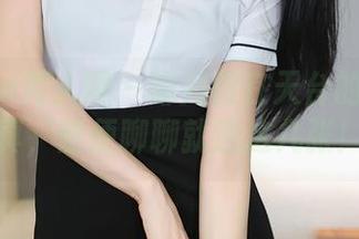 Xiuren秀人网 – 绯月樱在天台的酷炫写真，随便聊聊就选这几张！