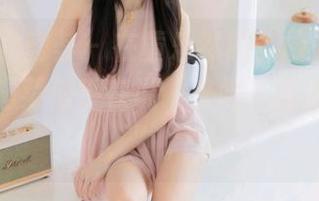 YouMi尤蜜荟 – 在黄乐然的“厨娘”写真中，那锅菜似乎在说“来吧，再多看一眼”。
