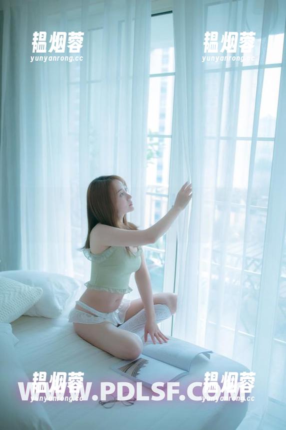partycat轰趴猫-艾小青 partycat轰趴猫 - 制服情节,艾小青的最新图包说了什么?