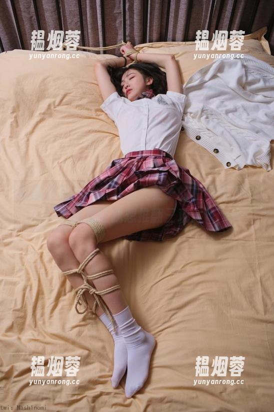 礼服私拍：一米八的大梨子的原图亮了，简直让我想推翻三观。
