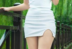丽柜 – 小璐璐无圣光下的美足套图，真的让人想“追随”啊。