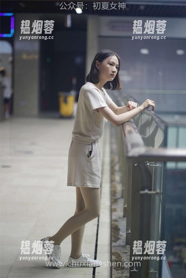 初夏女神-依依 初夏女神 - 哎呀,依依户外新图包更新,是不是又到一个审美疲劳的时刻了?