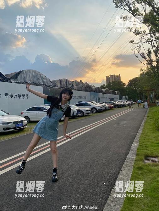 大肉丸Amiee 大肉丸Amiee的连体衣美图,该资源就是这么好看,看多了也不腻