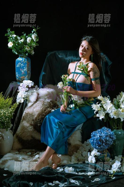 奈汐酱Nice 奈汐酱Nice的cos图集:我过年胖了20斤,但心情依然轻盈