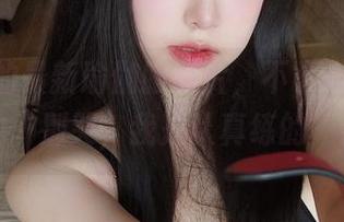 女主K的最新瑜伽服照片，不小心成了新一轮的“别哭，我是认真练的”系列！
