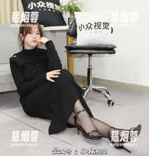 小众视觉-洁洁 小众视觉 - 原图警告,洁洁的“死库水”真心让人想跳进屏幕,直接体验一下这份清凉。