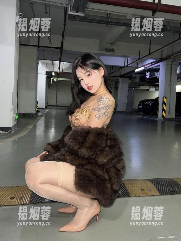 微密圈 - 走近小优优子牛仔裤下精选合集，穿错的裤子可能是最好的选择？