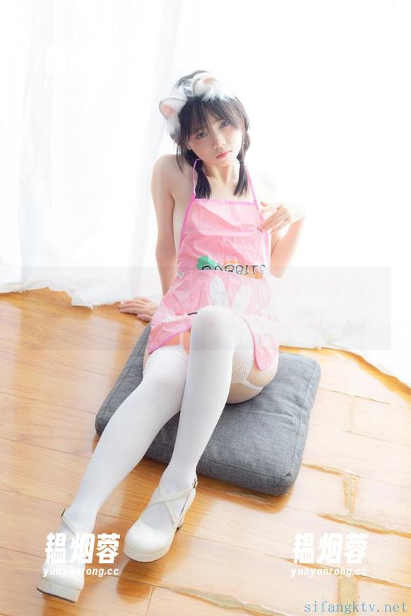 最新的“少女秩序”：白丝吊带小背心，让你再也不想穿别的了，呵呵。