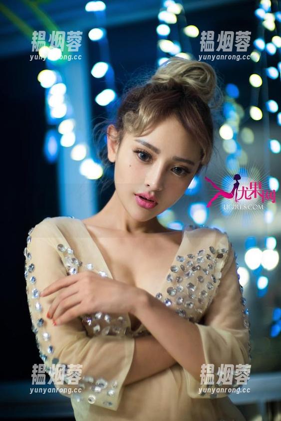 尤果网-刘天天 尤果网 - 难以置信,刘天天的泳衣写真资源比我所在的海滩还热闹。