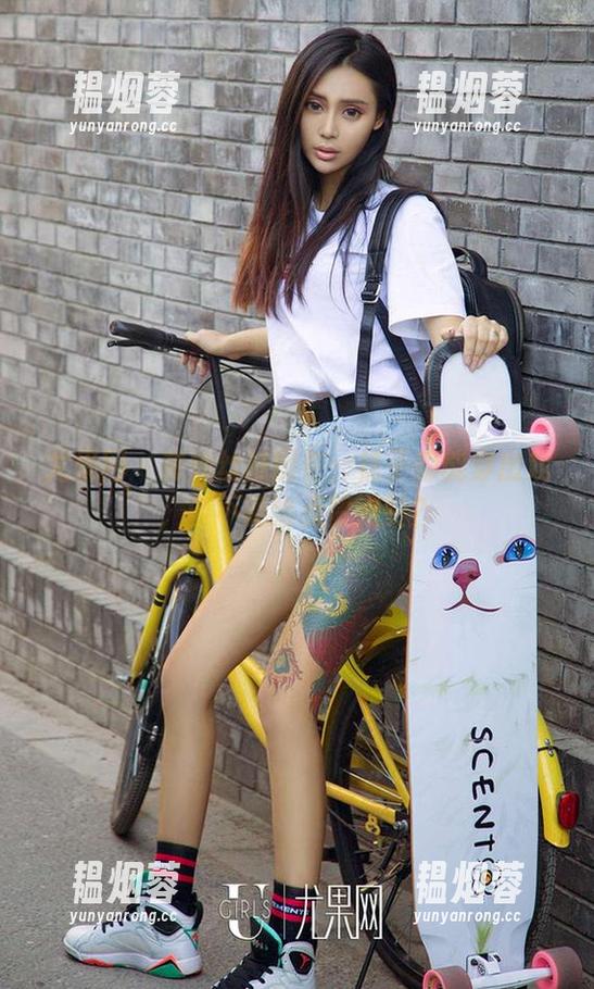 尤果网-崔灿 尤果网 - 崔灿丝袜图包:袜子都能穿出戏,要不要给点赞点赞?