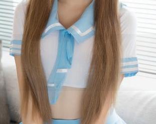 尤蜜荟 – 图包里的“女孩”，是周大萌的各类尝试，天真与狡诈并存。