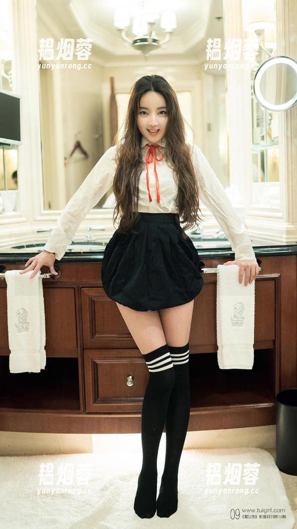 推女郎 - 照片中的王馨瑶，问你一句：“女友”系列，你挑哪个？