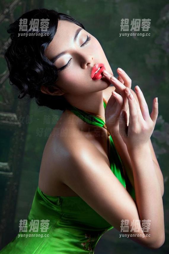 推女郎-陆瓷 推女郎 - 陆瓷:红裙如诗如画合集-这裙子好像真的能让人忘掉烦恼。