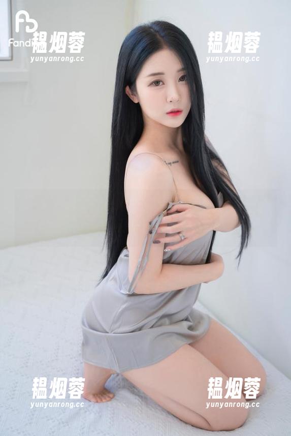 下载普美Bomi(보미)这套豹纹，谁还敢说自己没有“丛林法则”的生存能力？