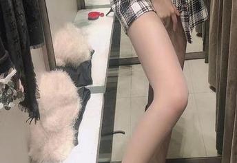 微密圈 – 看林子琳喵的牛仔裤图片更新，不知不觉又加了好多块饼干，哈哈，怎么会这样！