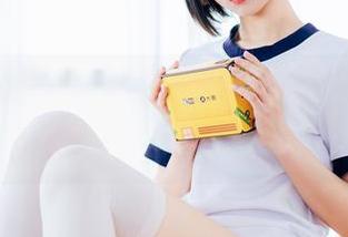 果咩酱的作品集：精选纯白，简约得一声“哇”都不敢发。