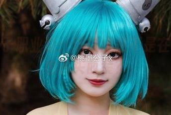 桃墨公子职业装：这张图是不是在暗示我也去买西装？