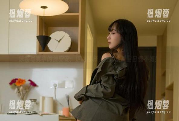 泳装写真中的浅安安：这副模样，连海水都要自愧不如！