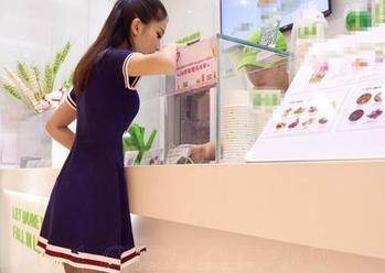 爱丝 – 定制版的清凉：泳池里的佳慧，偷了吧几根阳光