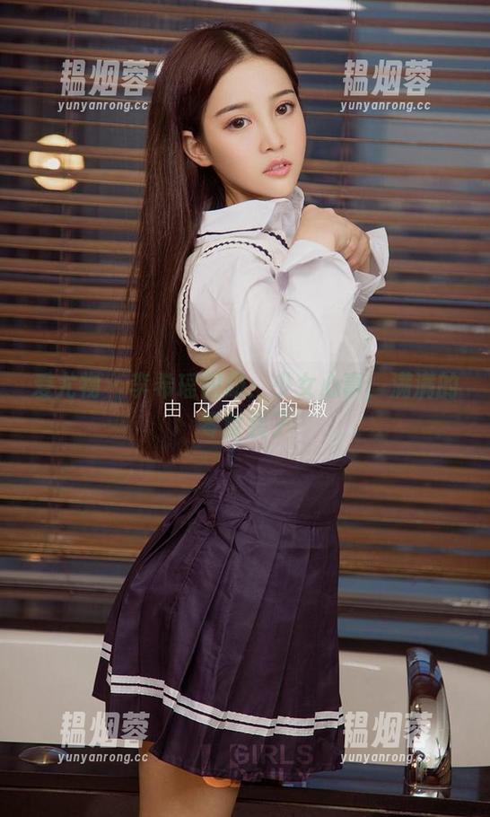 爱尤物-李希瑶 爱尤物 - 李希瑶图册:少女心事,满满的零食袋子