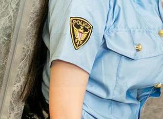 爱尤物 – 赵伊彤与她那飘逸的礼服——万事皆可免费写真，只差一阵风。