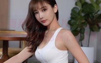 秀人网 – 南乔分享的图片：这吊带穿身上，顿时觉得我也是个段子手！