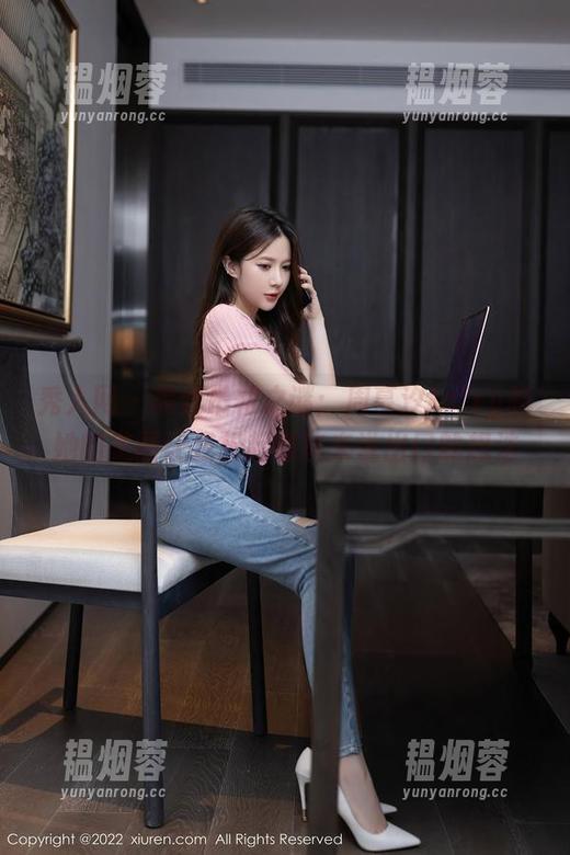 秀人网-周慕汐fairy 秀人网 - 黑丝吊裙之谜:周慕汐fairy和她的美图让我想起那些未说出口的想法