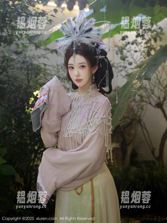 秀人网-小樱koko 秀人网 - 小樱koko与她的毛衣精选:我觉得我又“被”吸引了?
