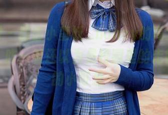 秀人网 – 目击小蛮妖_honey的高清校服写真，咋一看还以为是校园里的走错教室的小可爱…