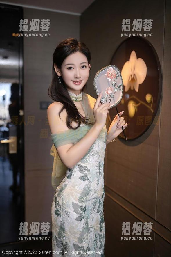 秀人网 - 当糖豆sisi遇上水手服：原图萌翻，图包让你欲罢不能！