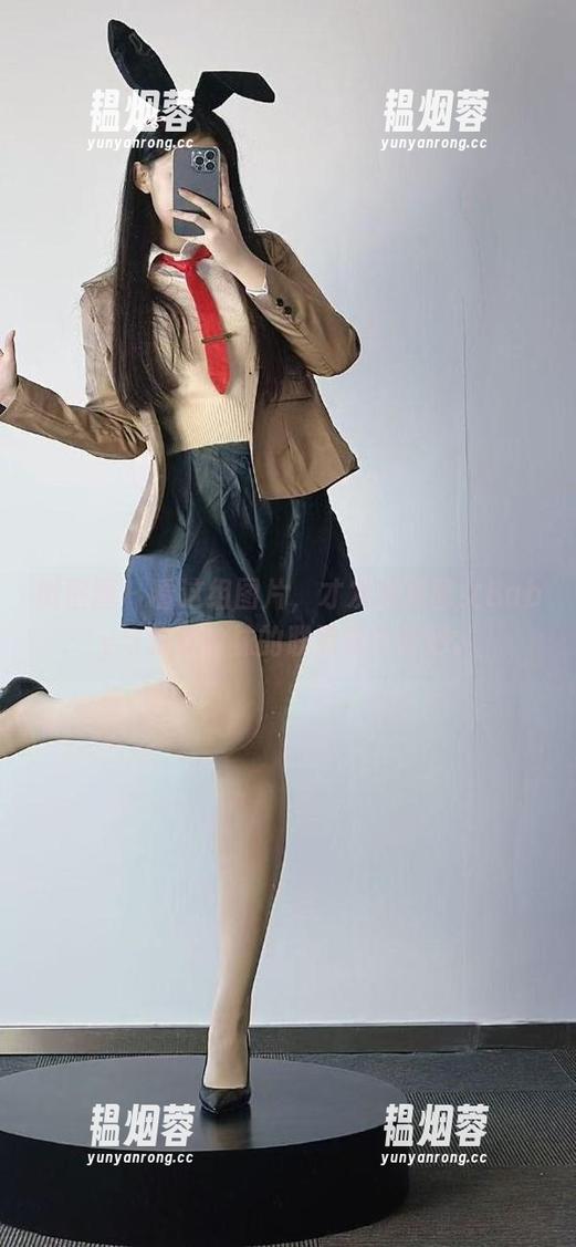 微密圈 - 看这组图片，才发觉美邵女Baby与棕色丝袜的联盟有多绝妙。