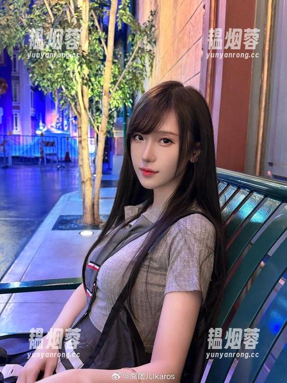 看腐团儿Ikaros如何用黑白itudine来演绎这出cos大戏！