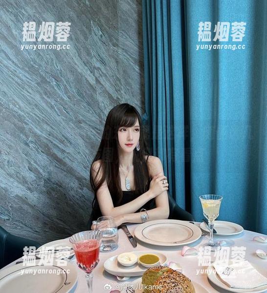 腐团儿Ikaros 腐团儿Ikaros的东西就是这样,随便选几张女友图,貌似都有看点